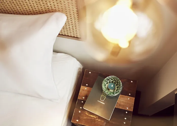 Hood HouseAirport Hotel